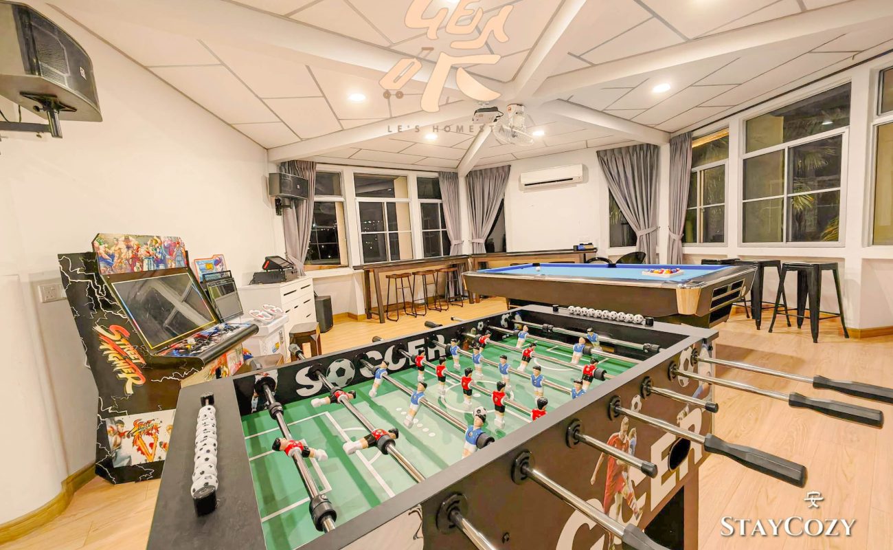 Game room featuring foosball and pool table at Le's Homestay Lot 550, an entertaining Homestay Melaka Private Pool choice.
