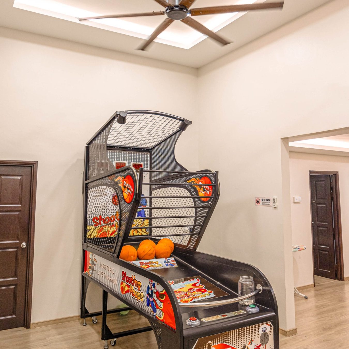Indoor basketball arcade game machine entertainment at Le's Homestay