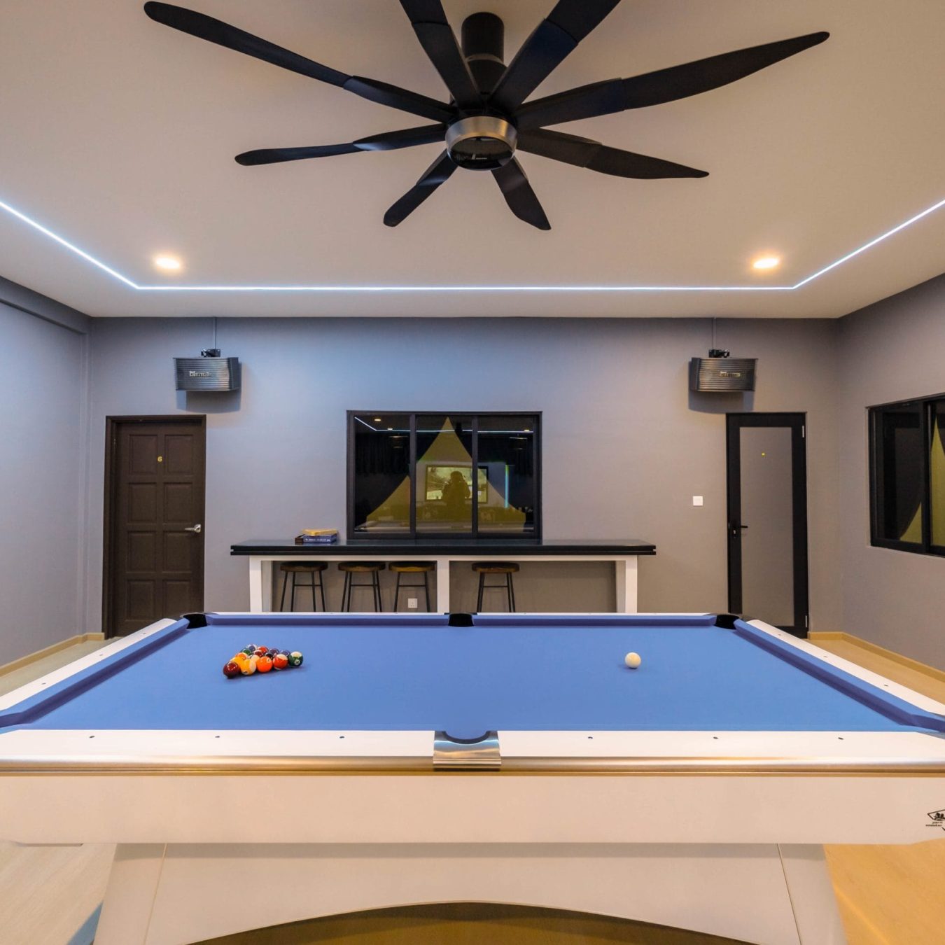 Indoor entertainment hall featuring a pool table at Le's Homestay