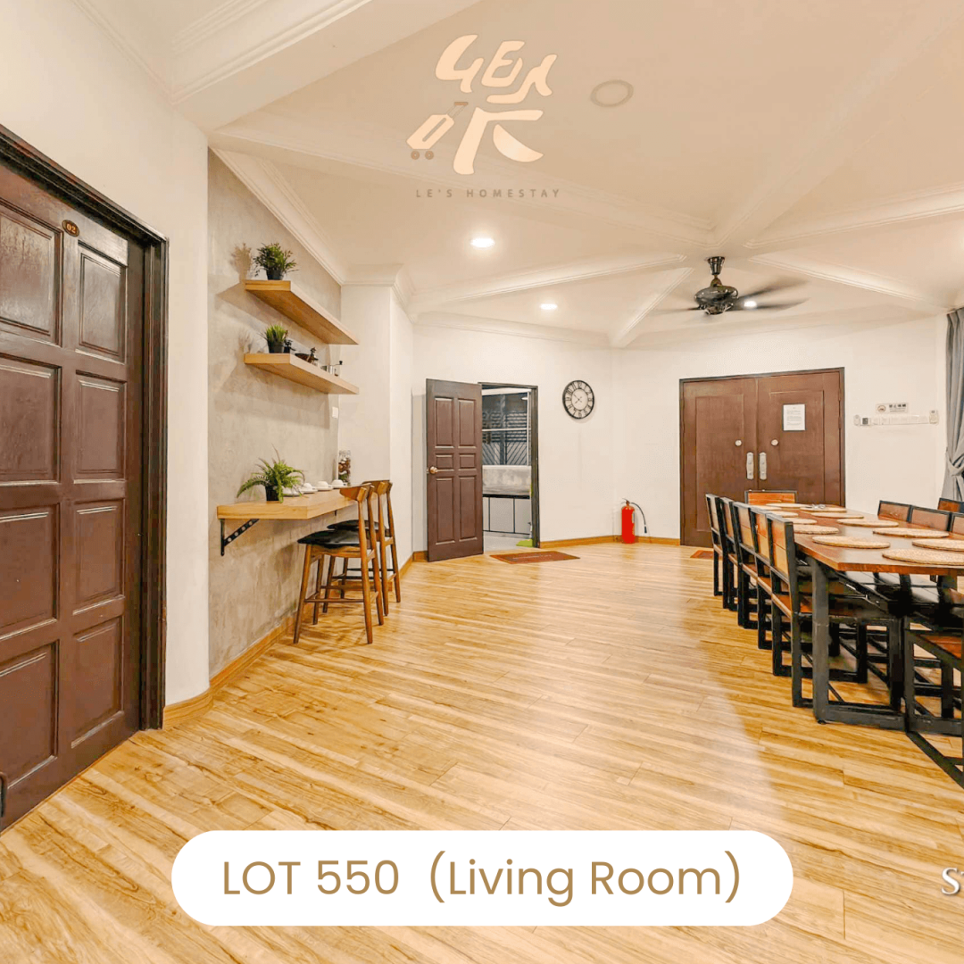 Spacious entrance hallway and wooden flooring at Le's Homestay Lot 550, a Homestay Melaka Private Pool villa.