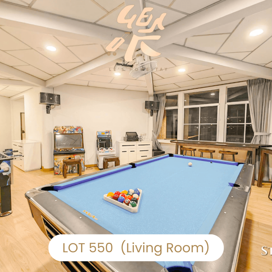 Indoor pool table entertainment facility at Le's Homestay Lot 550, a fun Homestay Melaka Private Pool choice.