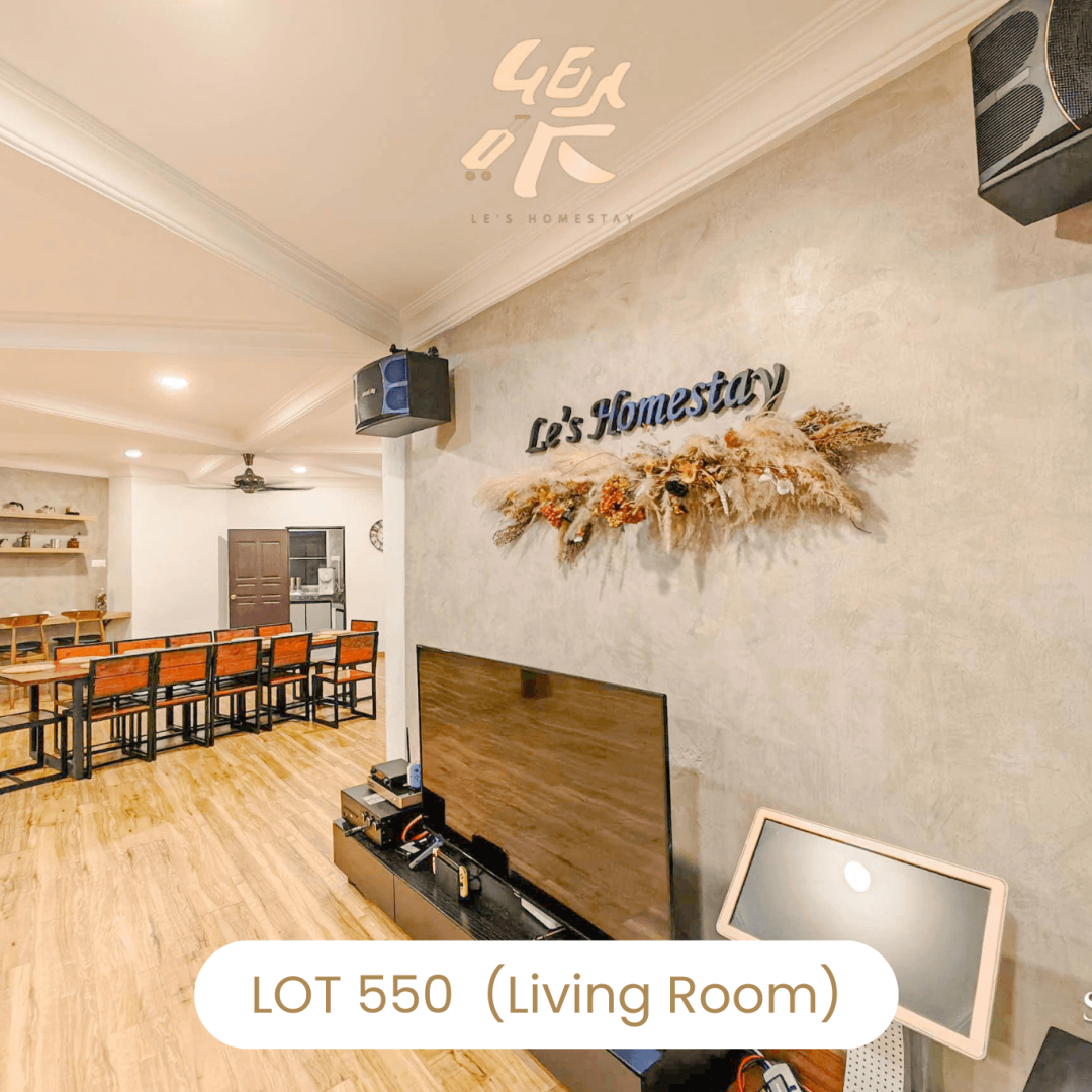 Karaoke TV system and lounge area at Le's Homestay Lot 550, a fully equipped Homestay Melaka Private Pool.