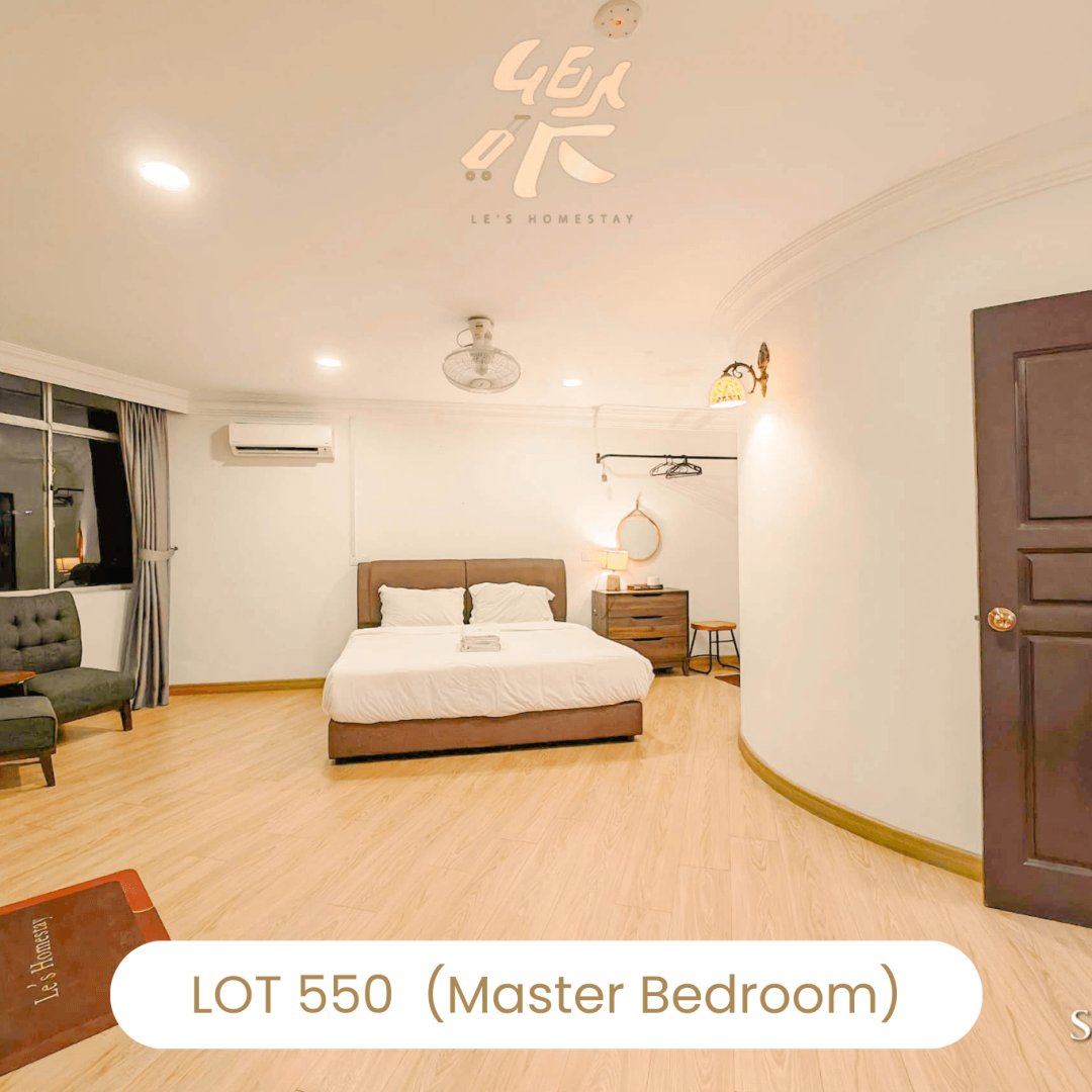 Spacious master bedroom interior with king bed at Le's Homestay Lot 550, a premium Homestay Melaka Private Pool.