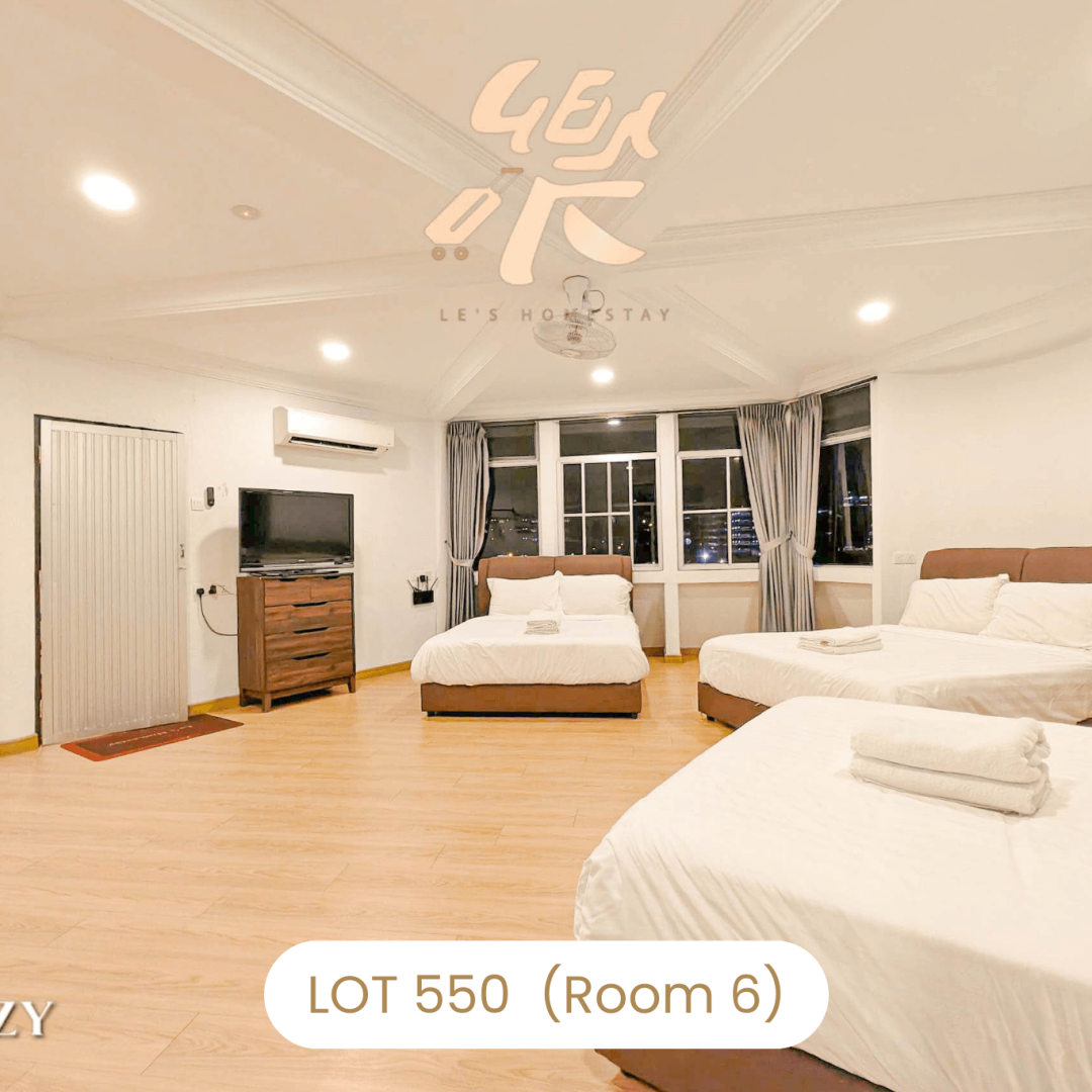 Huge family suite entrance with room divider at Le's Homestay Lot 550, ideal for groups seeking a Homestay Melaka Private Pool (Room 6).