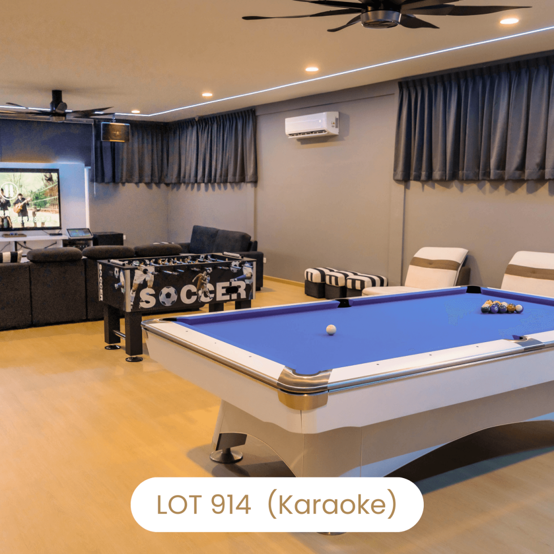 Pool table facility in spacious living hall at Le's Homestay Lot 914 A'Famosa Homestay