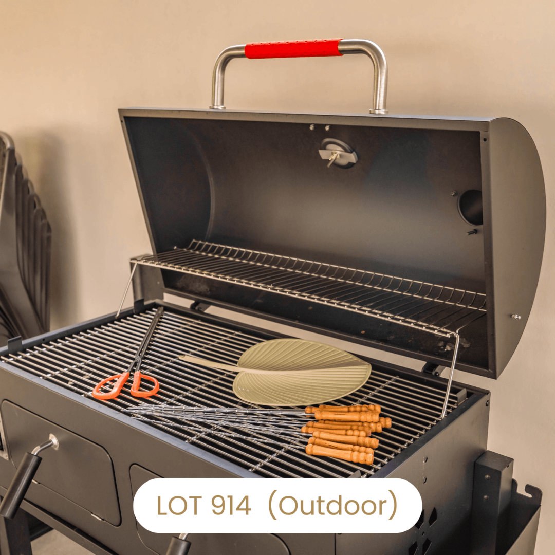 Outdoor BBQ pit facility for guests at Le's Homestay Lot 914 A'Famosa Homestay