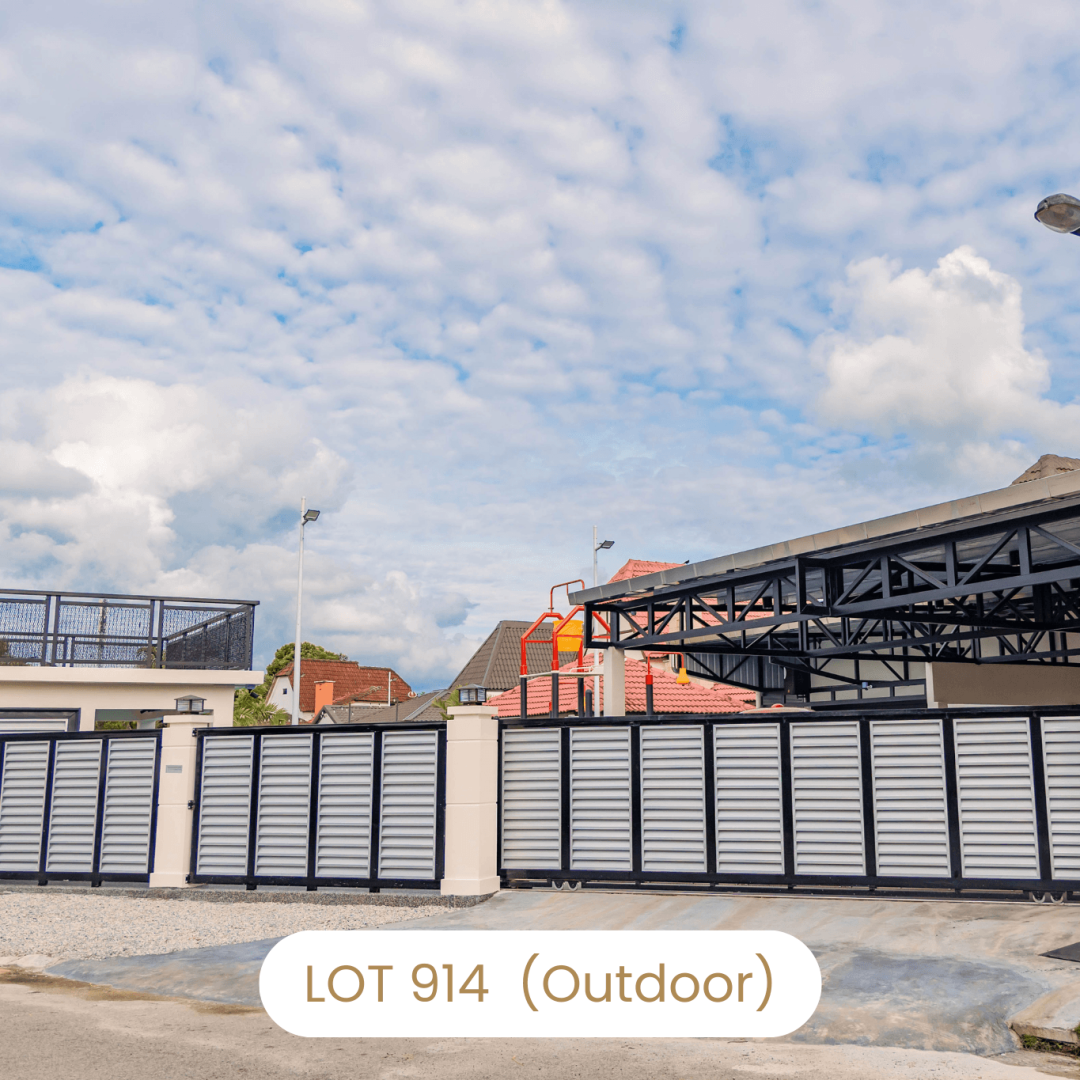 Exterior front gate view of Le's Homestay Lot 914 A'Famosa Homestay villa