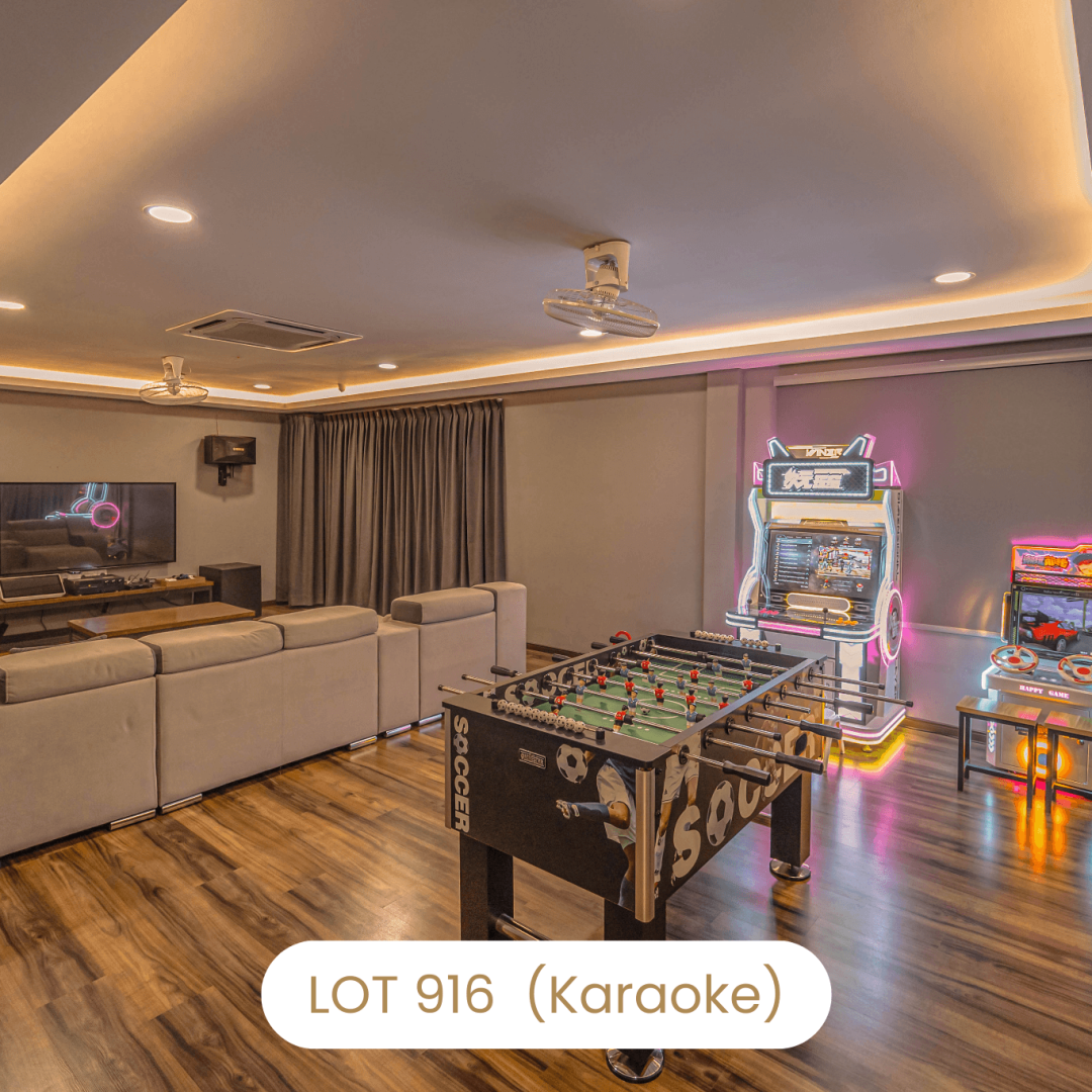 Spacious living hall featuring foosball table and arcade games at Le's Homestay Lot 916 A'Famosa Homestay