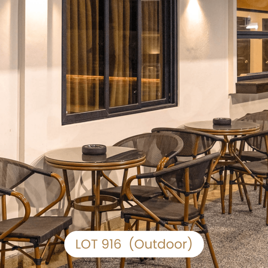 Outdoor patio seating area for relaxation at Le's Homestay Lot 916 A'Famosa Homestay