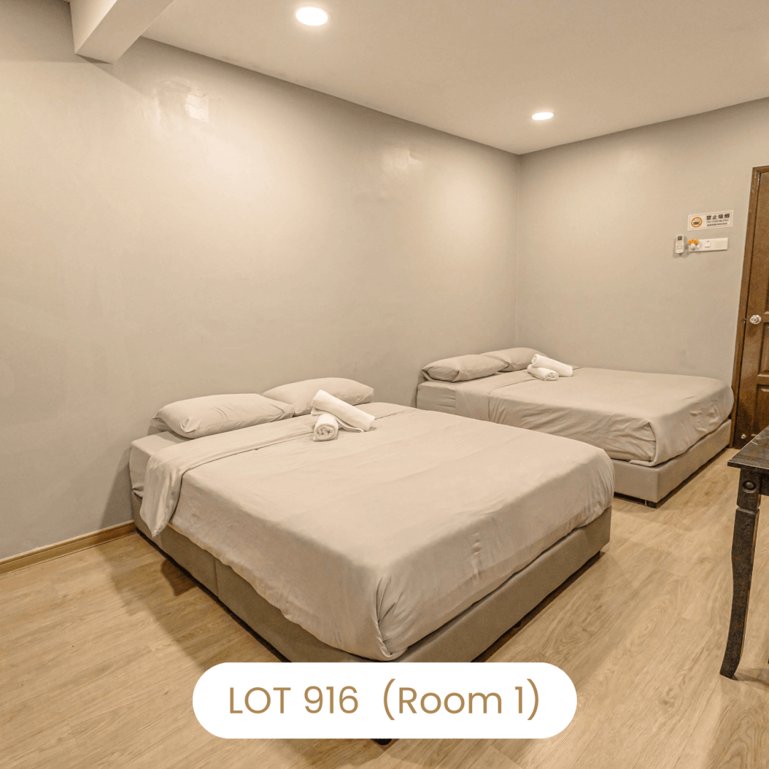 Comfortable bedroom setup with queen beds at Le's Homestay Lot 916 (Room 1)