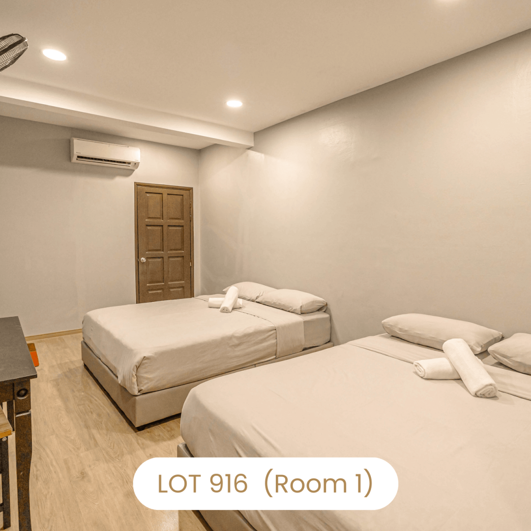 Clean and spacious bedroom interior with air conditioning at Le's Homestay Lot 916 A'Famosa
