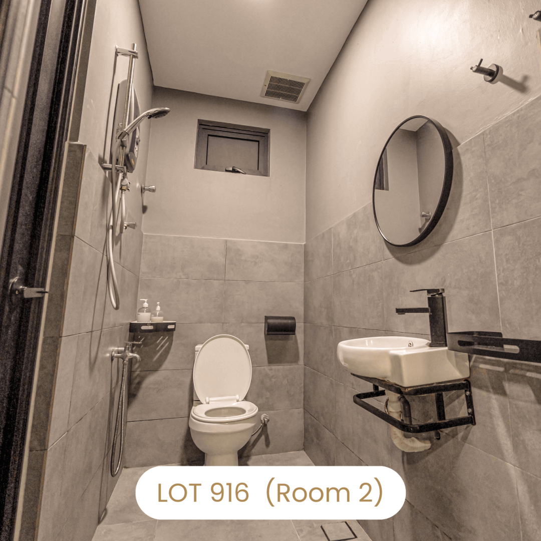 Modern industrial style bathroom design at Le's Homestay Lot 916 A'Famosa Homestay