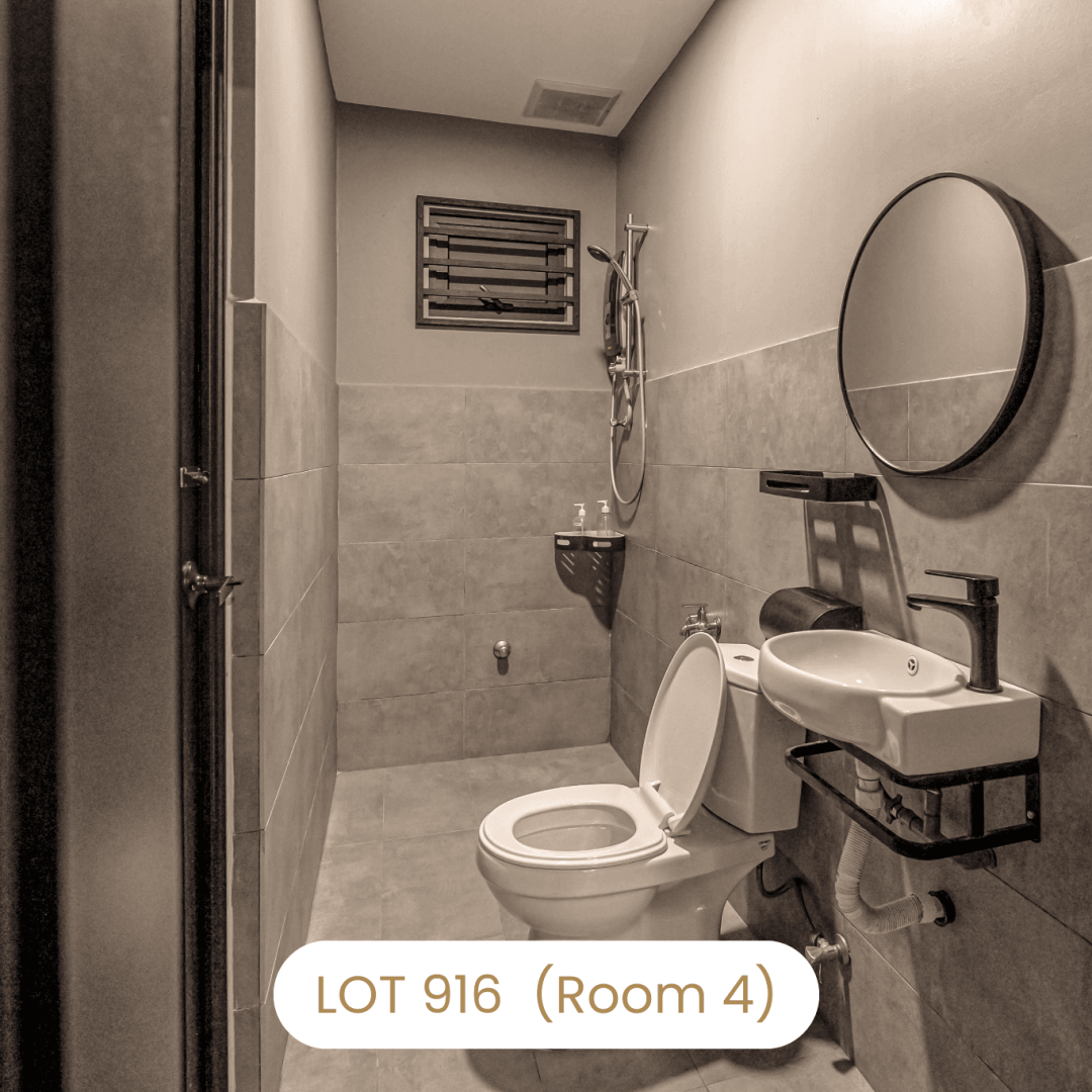 Clean private ensuite bathroom facility with water heater shower at Le's Homestay Lot 916 (Room 4)