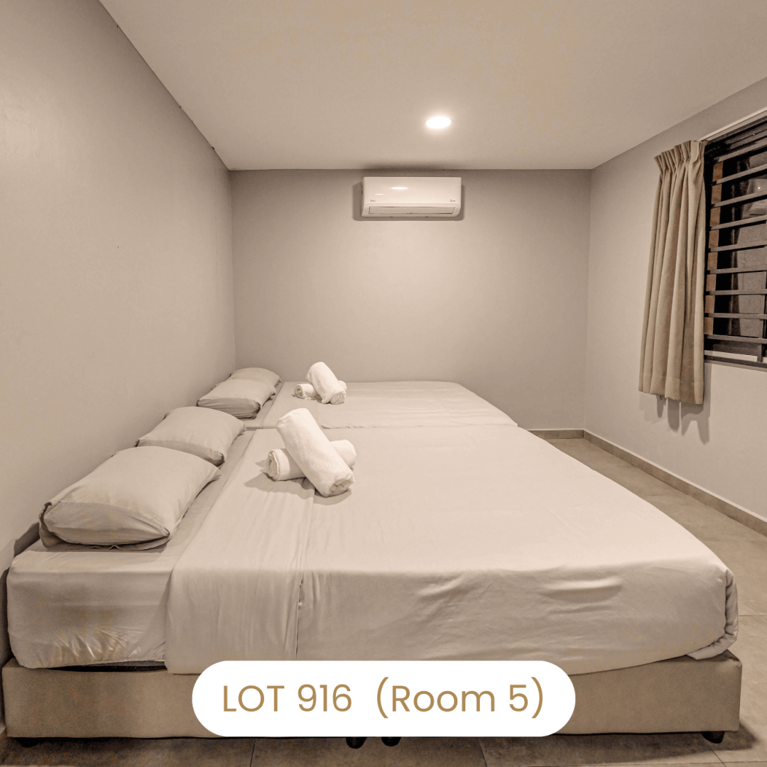 Spacious family sleeping arrangement with multiple beds side by side at Le's Homestay Lot 916 (Room 5)